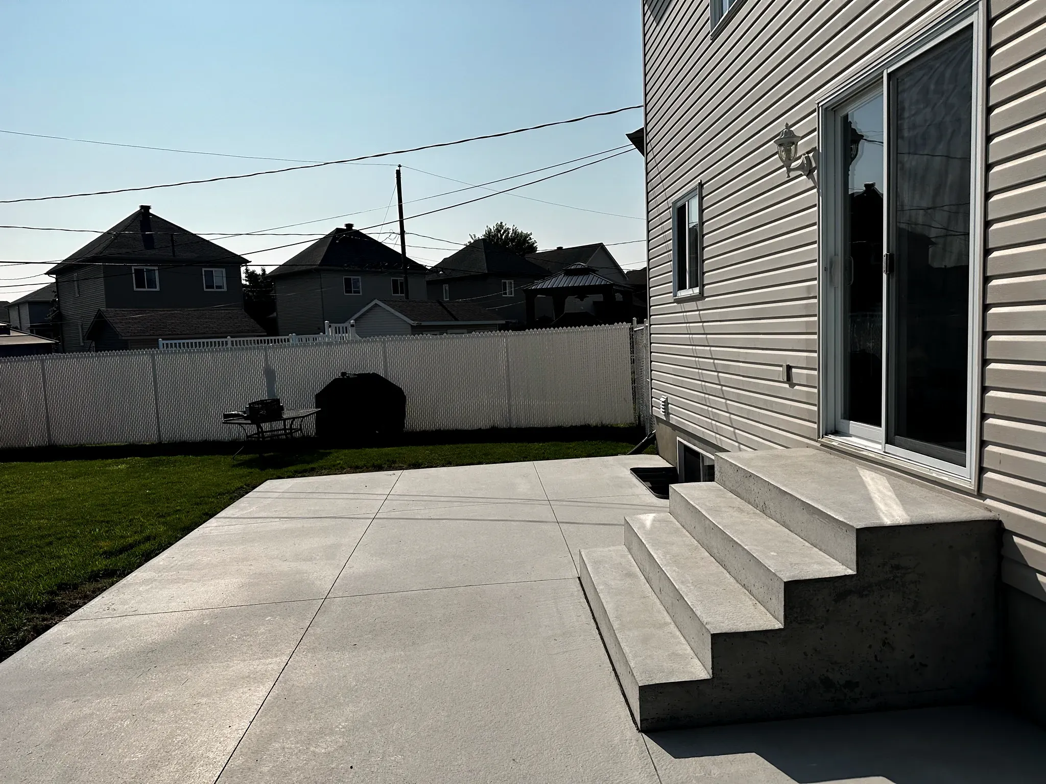 Projet de béton contemporain réalisé par Prestigia en Outaouais.