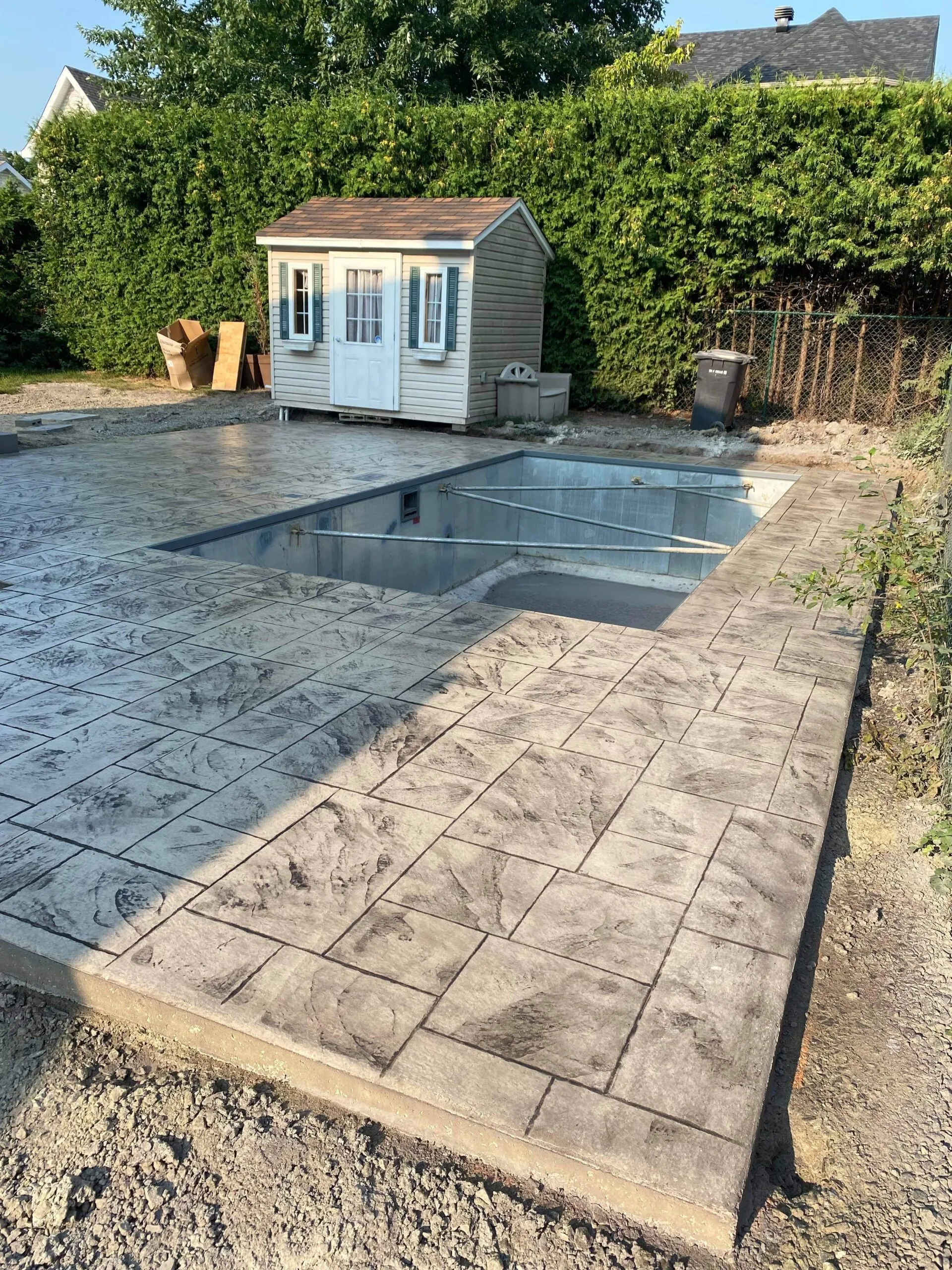 Béton estampé · réalisation Prestigia en Outaouais.